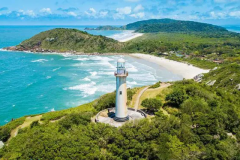 PRAIA EM GUARATUBA COM ILHA DO MEL